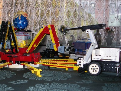 Dit wordt met de kraan gedaan.